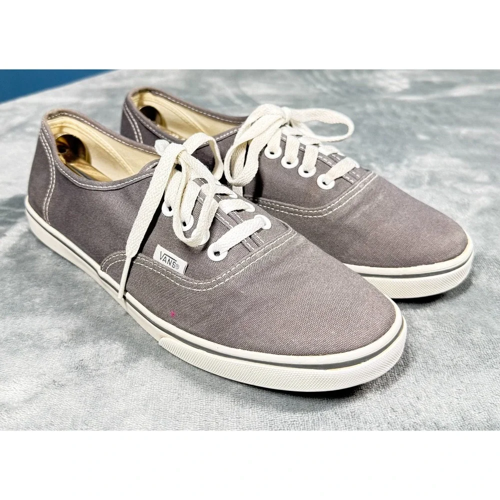 Vans title authentic